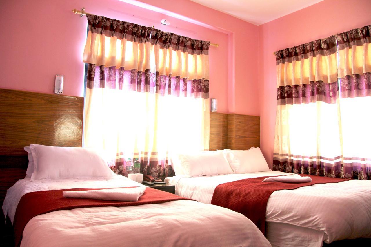 Hotel Buttercup Pokhara Exterior foto