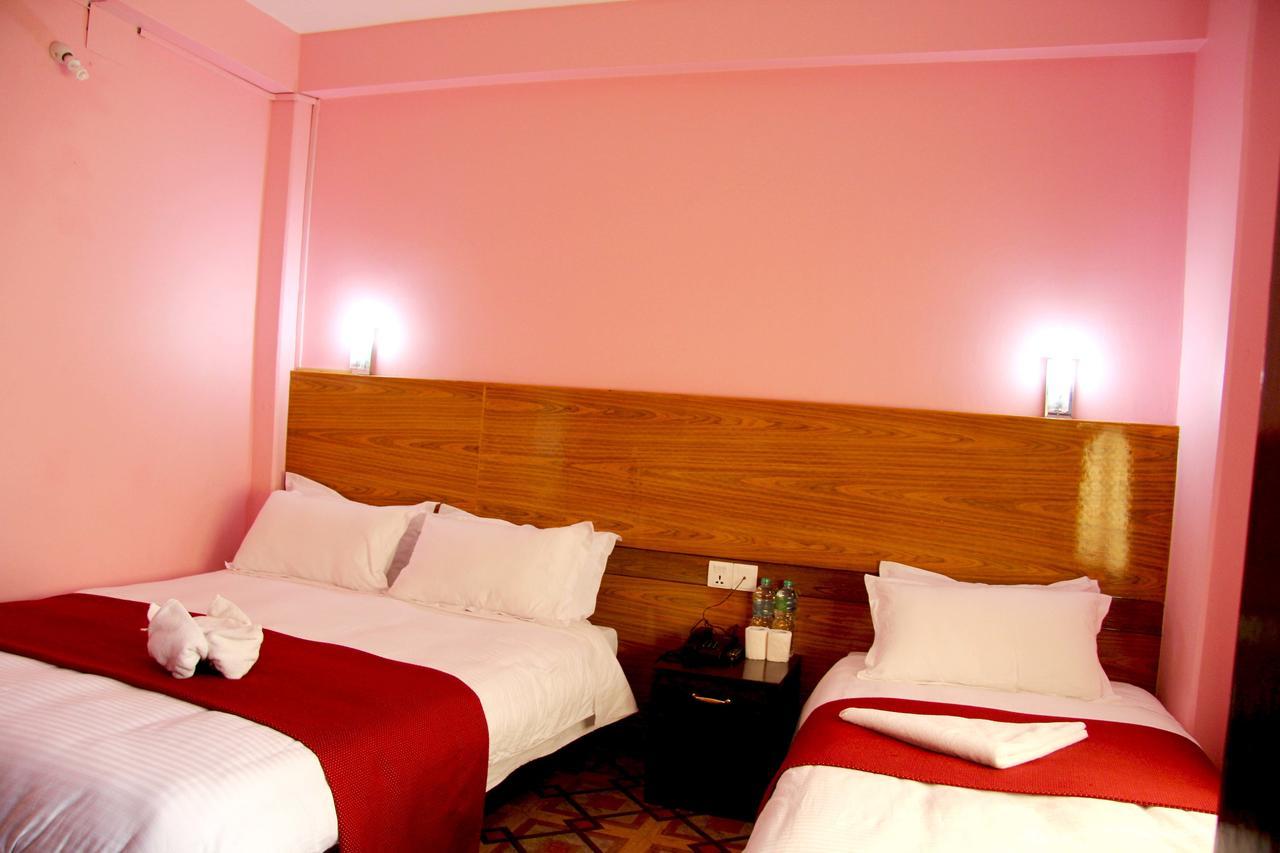 Hotel Buttercup Pokhara Exterior foto