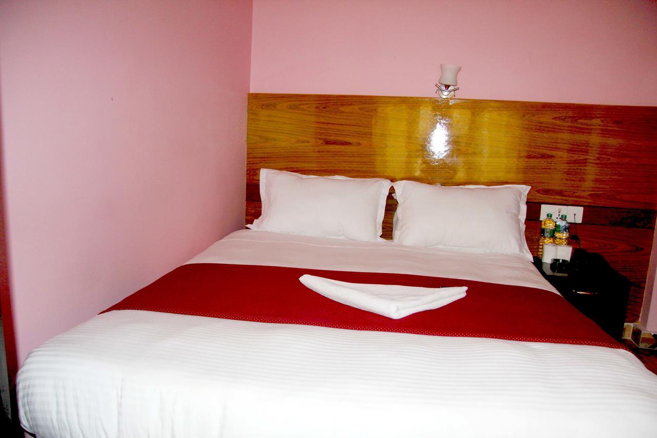 Hotel Buttercup Pokhara Exterior foto