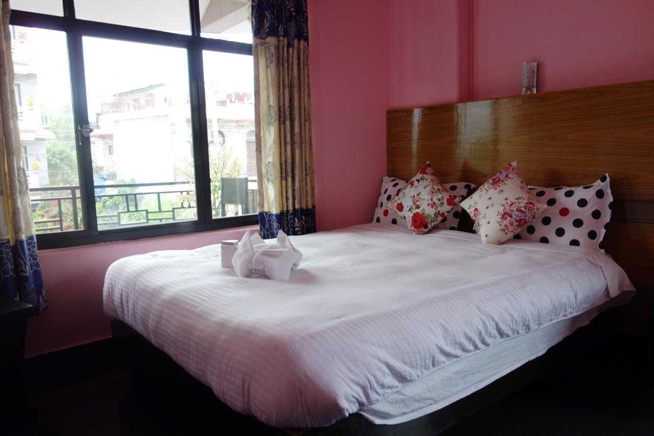 Hotel Buttercup Pokhara Exterior foto