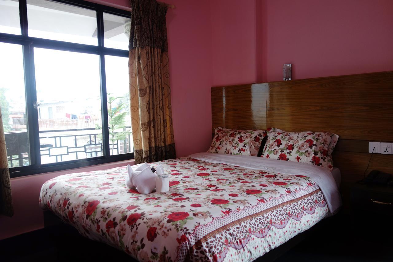 Hotel Buttercup Pokhara Exterior foto