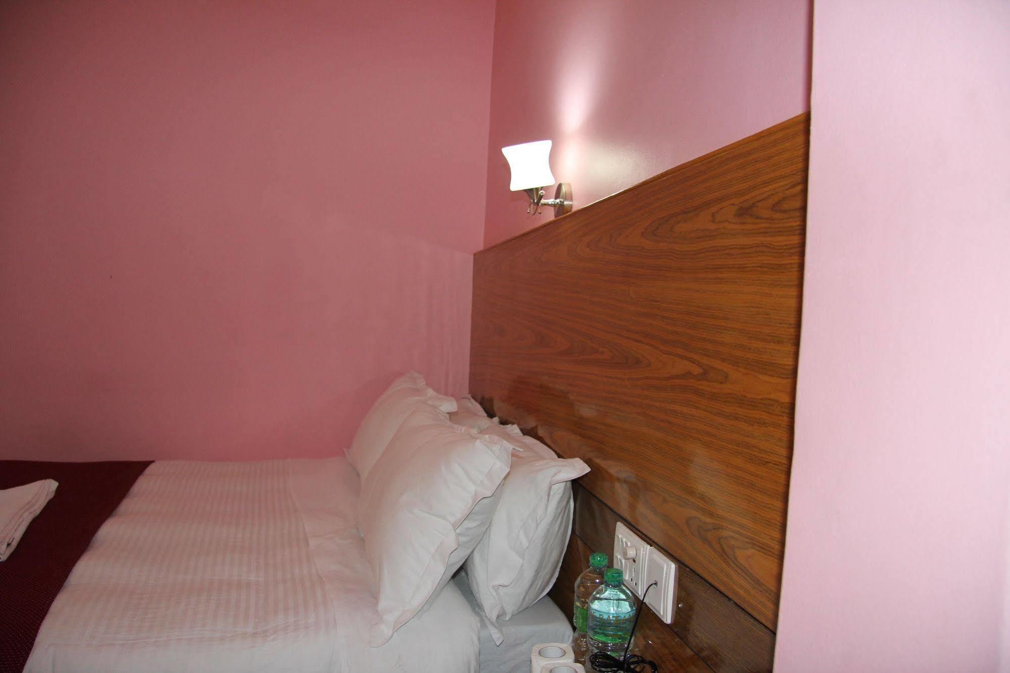 Hotel Buttercup Pokhara Exterior foto