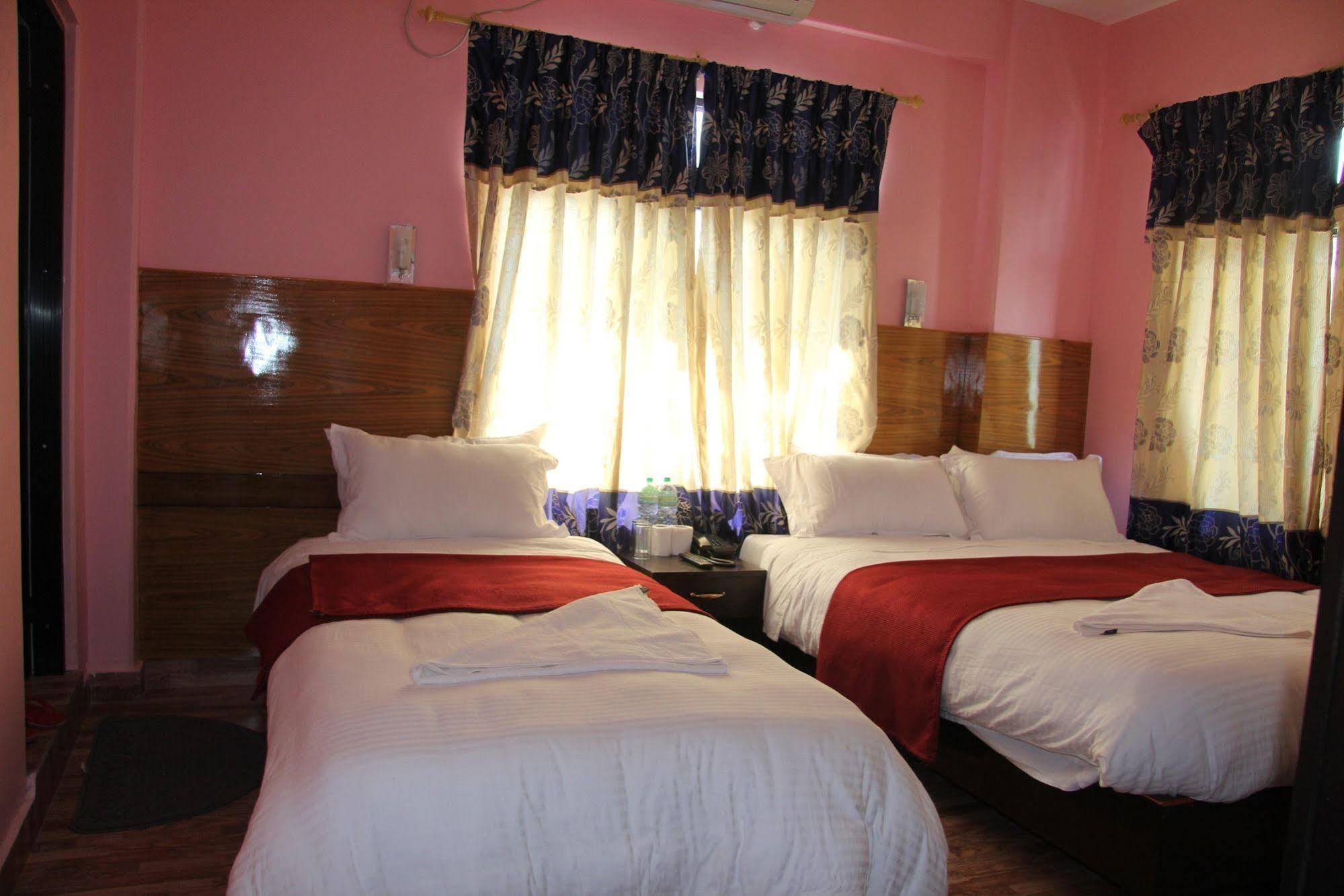 Hotel Buttercup Pokhara Exterior foto