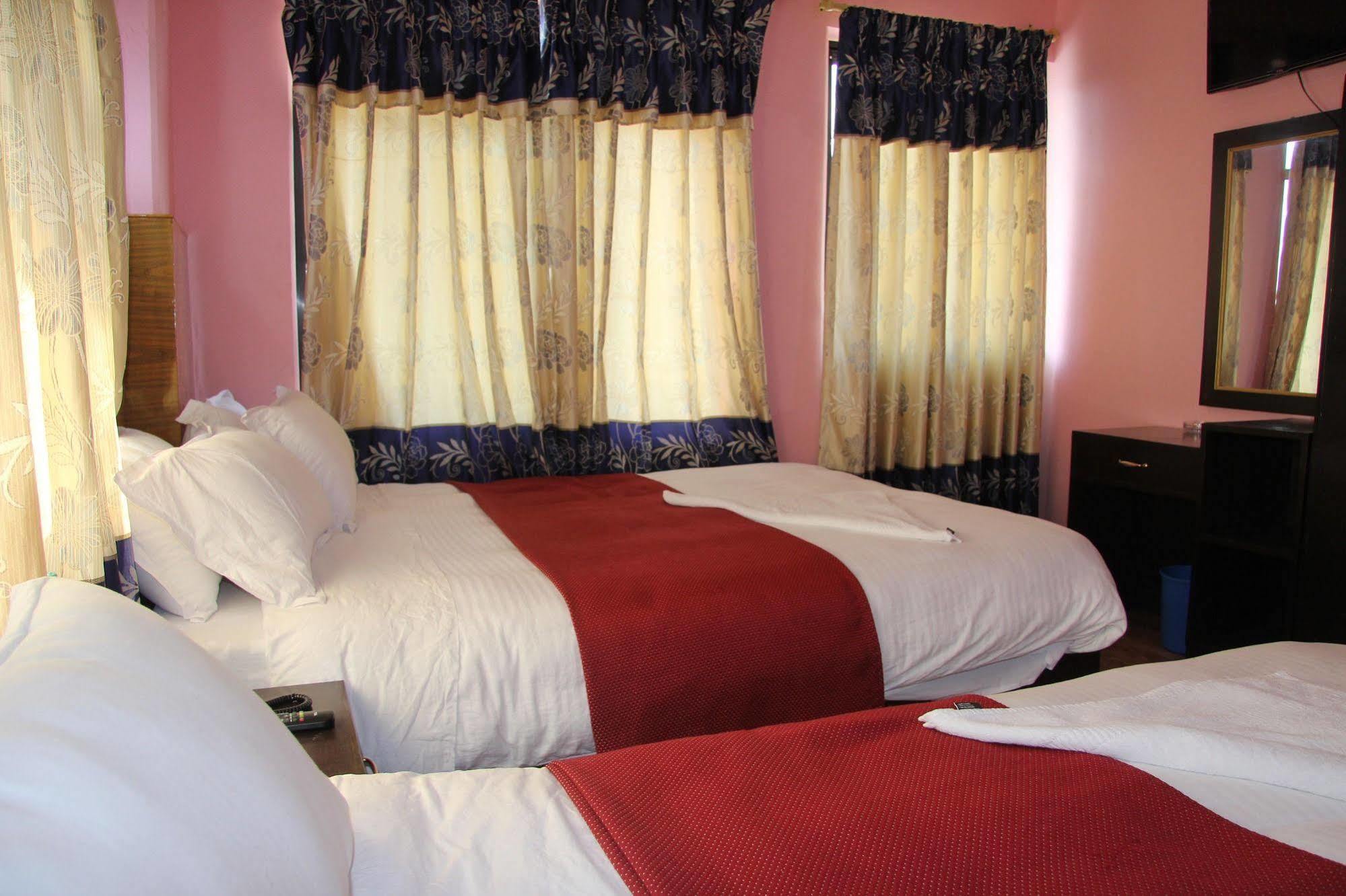 Hotel Buttercup Pokhara Exterior foto