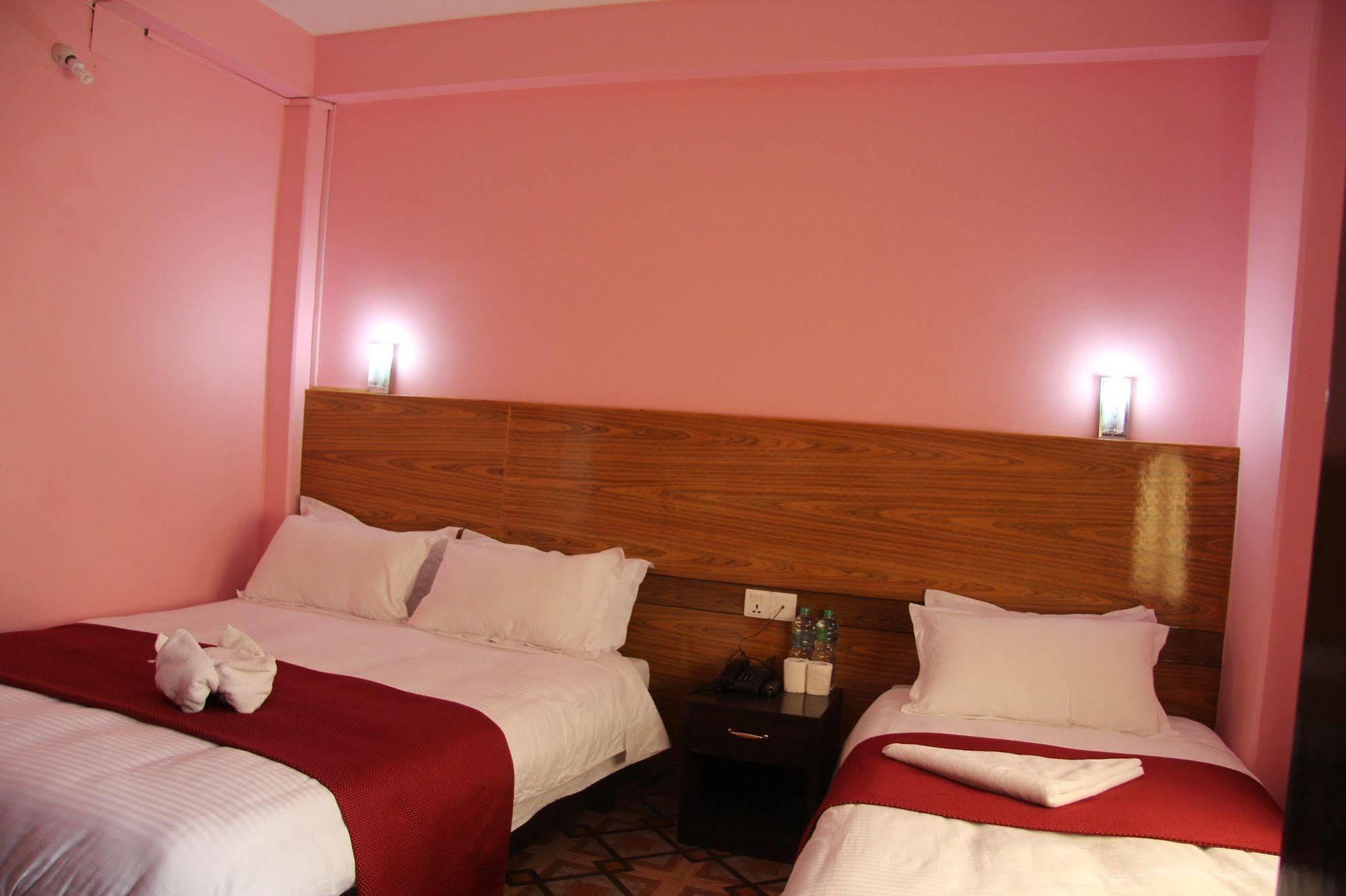 Hotel Buttercup Pokhara Exterior foto