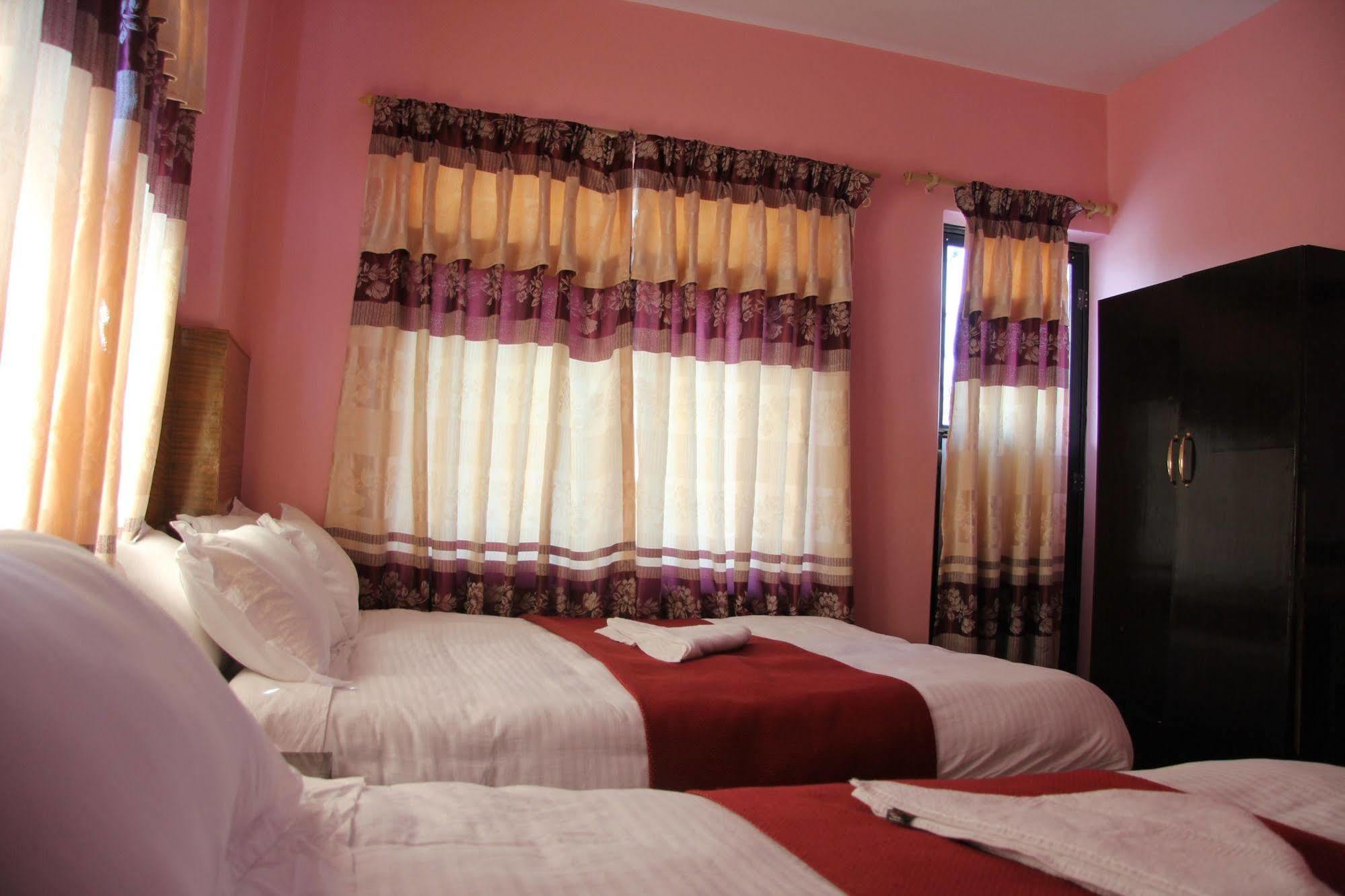 Hotel Buttercup Pokhara Exterior foto