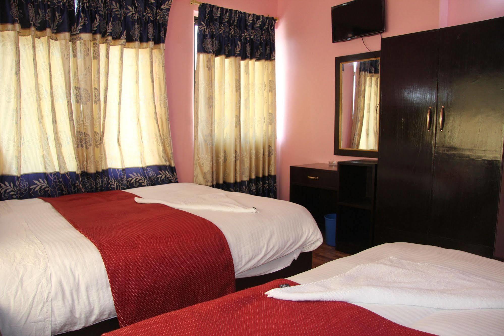 Hotel Buttercup Pokhara Exterior foto