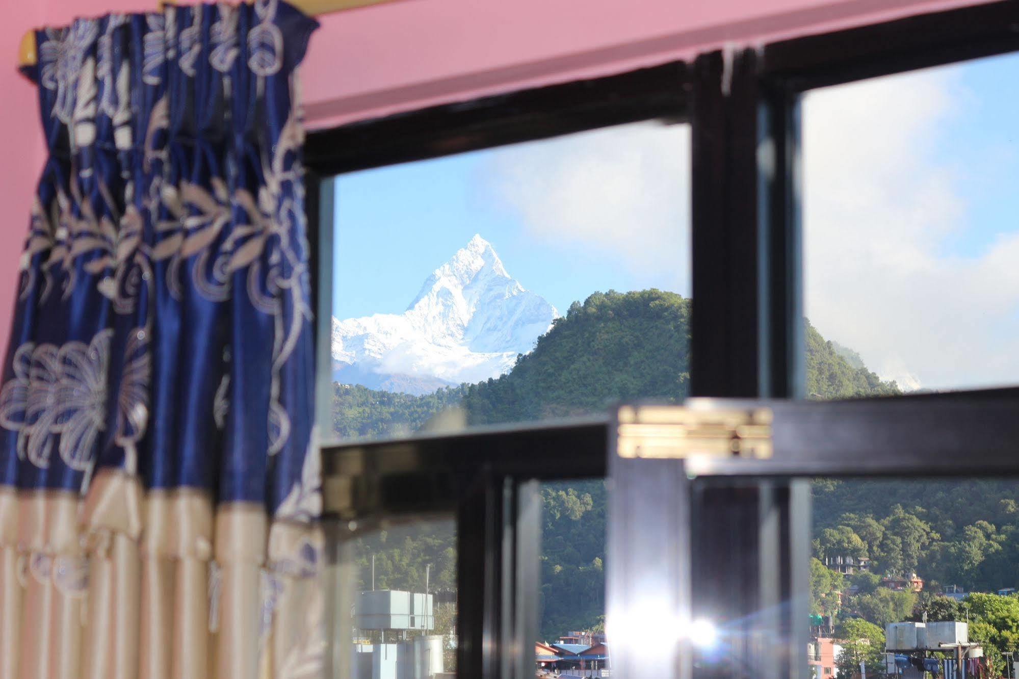 Hotel Buttercup Pokhara Exterior foto