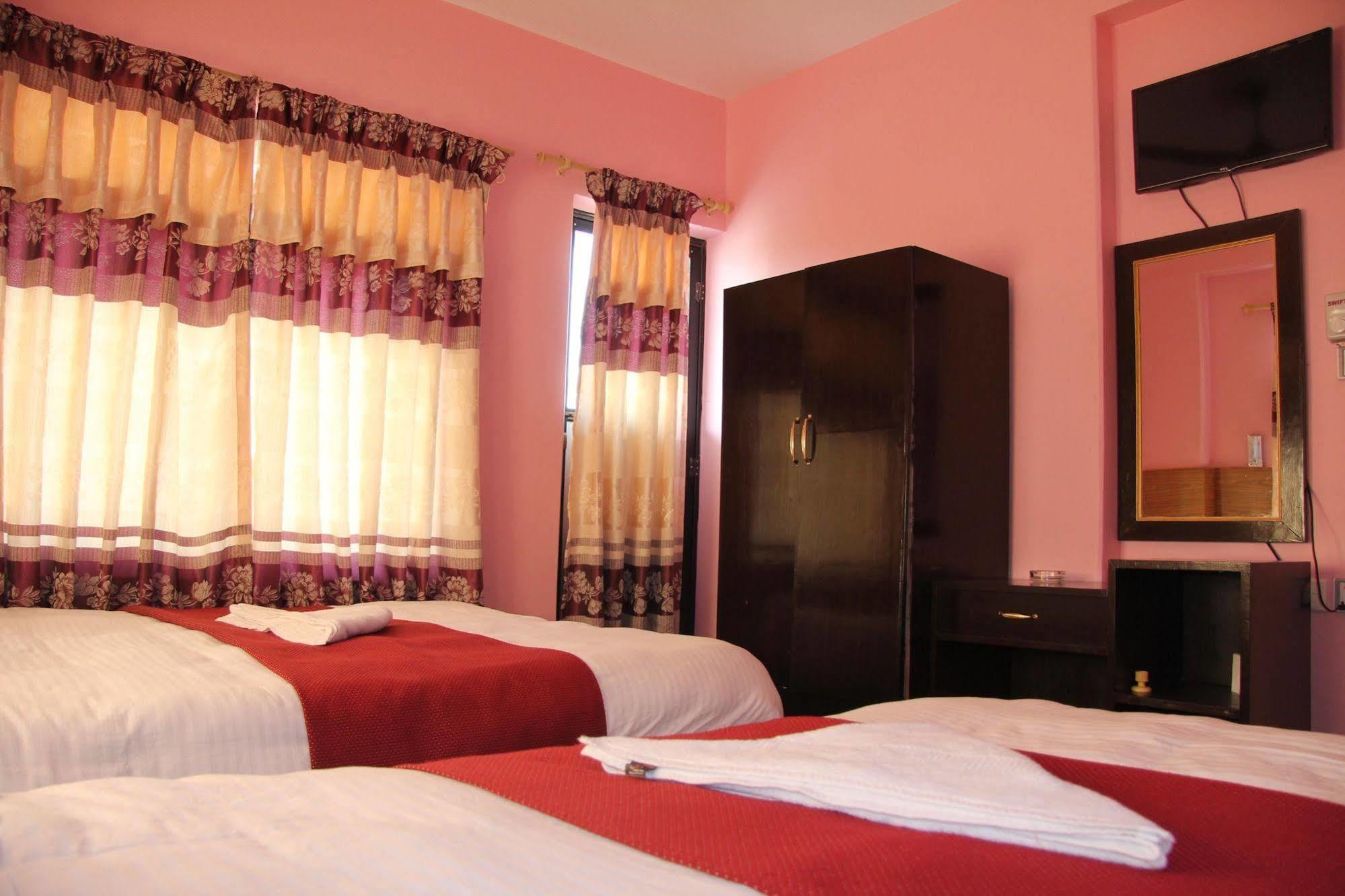 Hotel Buttercup Pokhara Exterior foto