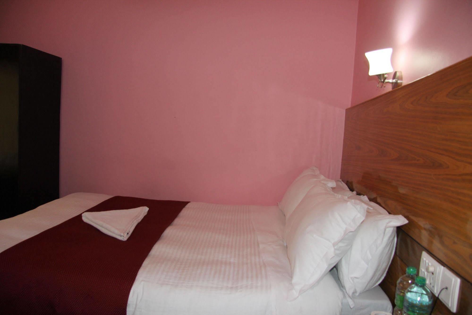 Hotel Buttercup Pokhara Exterior foto
